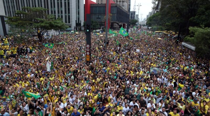 Bolsonaro chega a SP para manifestação na Avenida Paulista amanhã