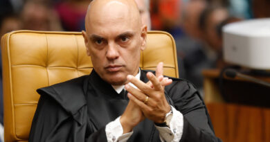 Defesa de Bolsonaro acusa parcialidade e solicita afastamento de Moraes do inquérito