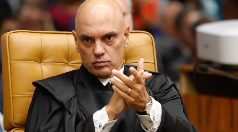 Defesa de Bolsonaro acusa parcialidade e solicita afastamento de Moraes do inquérito