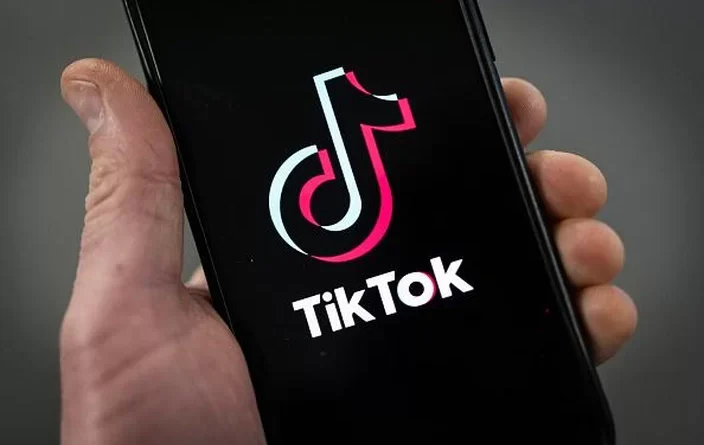 Universal vai tirar músicas de grandes artistas do TikTok após briga em negociações