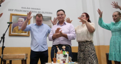 Presidente da Assembleia de Mato Grosso, Eduardo Botelho, celebra 65 anos com bolo personalizado