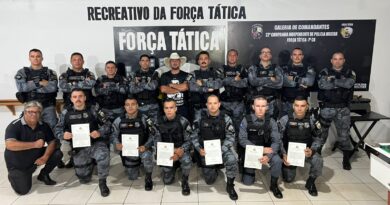 Cattani homenageia PMs que prenderam membro do FNL envolvido com tráfico