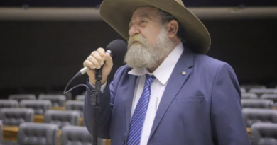 Nelson Barbudo assume vaga na Câmara dos Deputados em cerimônia nesta terça-feira