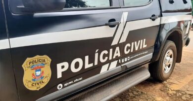 Corregedoria da Polícia Civil cumpre mandados em investigação contra delegado em estágio probatório