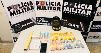 Rotam prende mulher em flagrante com porções de cocaína e pasta base em Sorriso