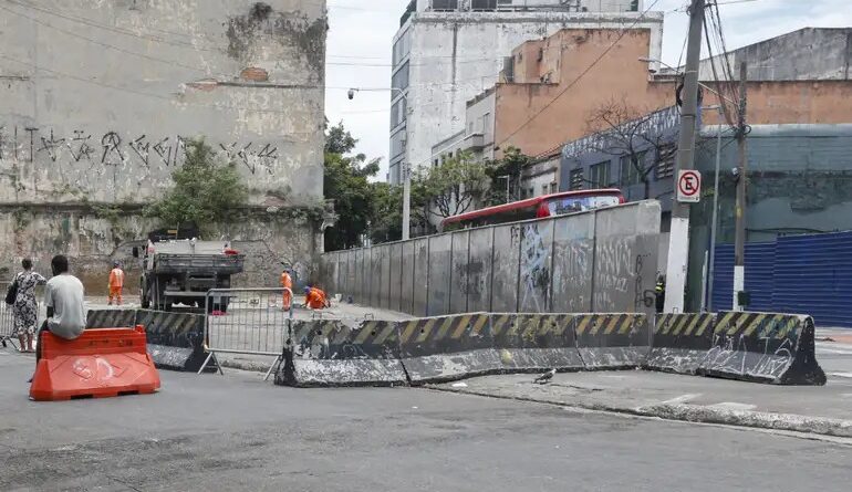 Moraes exige explicação de Ricardo Nunes sobre muro na cracolândia após ação do PSOL