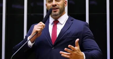 Alexandre de Moraes arquiva inquérito contra Daniel Silveira sobre tornozeleira eletrônica