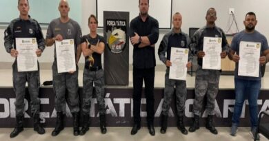 Militares que abateram líder de facção que extorquia comerciantes são homenageados
