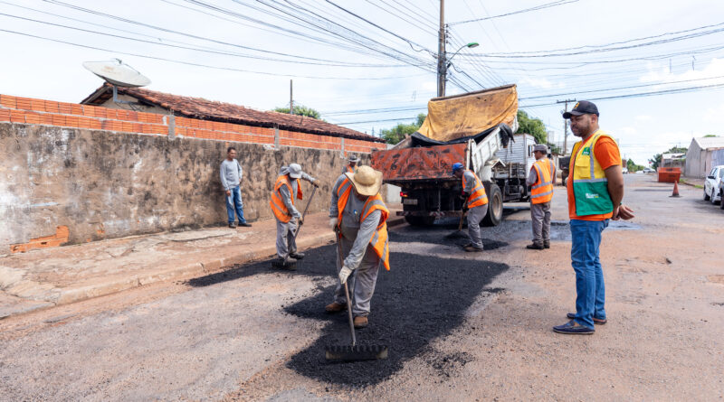 Operação tapa-buraco avança e atende mais de 500 pontos nos CPAs I e II