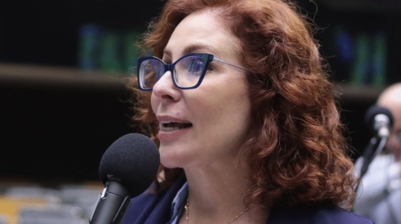 STF condena Carla Zambelli a 10 anos de prisão e determina perda de mandato