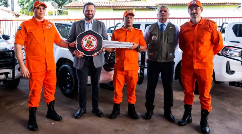 Bombeiros recebem viaturas da Sema para reforçar combate aos incêndios florestais em MT