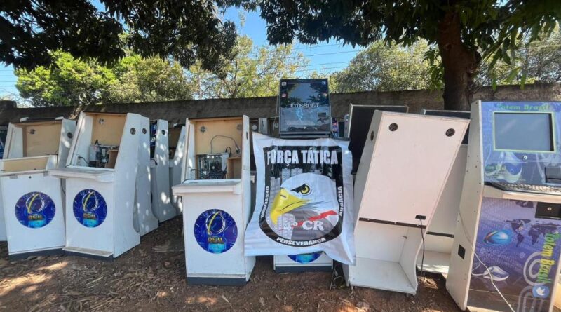 Força Tática apreende 65 máquinas caça níquel armazenadas em uma casa em Rondonópolis