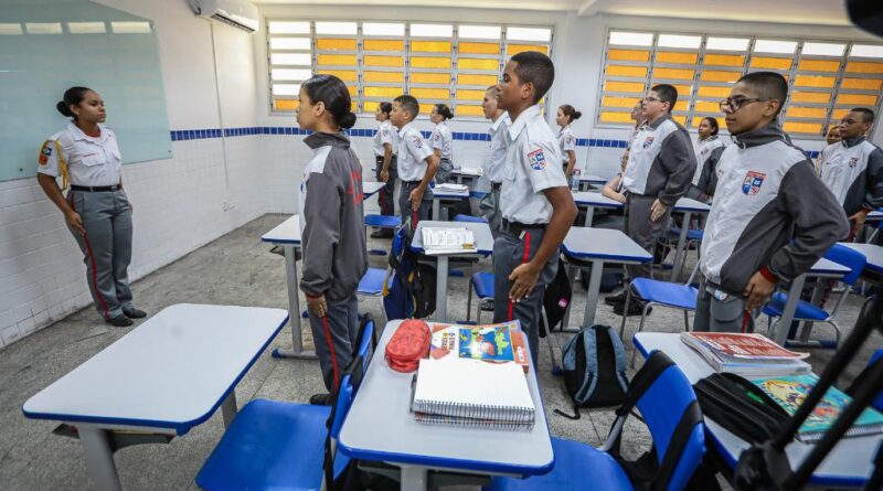 Mais de 15 mil jovens farão processo seletivo para estudar nas escolas estaduais militares