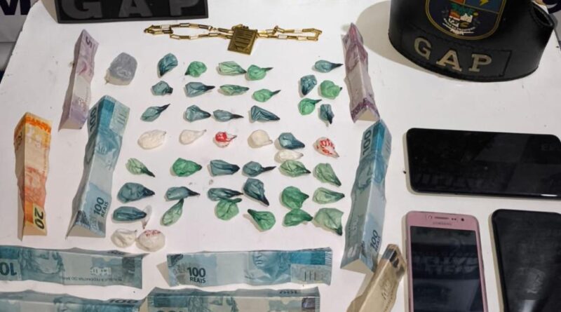 Polícia Militar prende três faccionados e apreende 45 porções de cocaína