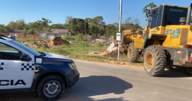 Área verde e espaço público invadidos no Imperial II são desocupados pela Prefeitura