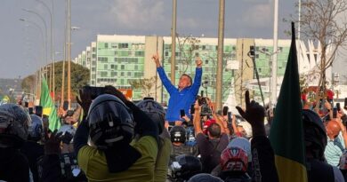 Motociata com Bolsonaro movimenta Brasília fora da programação oficial do Capital Moto Week