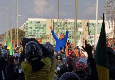Motociata com Bolsonaro movimenta Brasília fora da programação oficial do Capital Moto Week