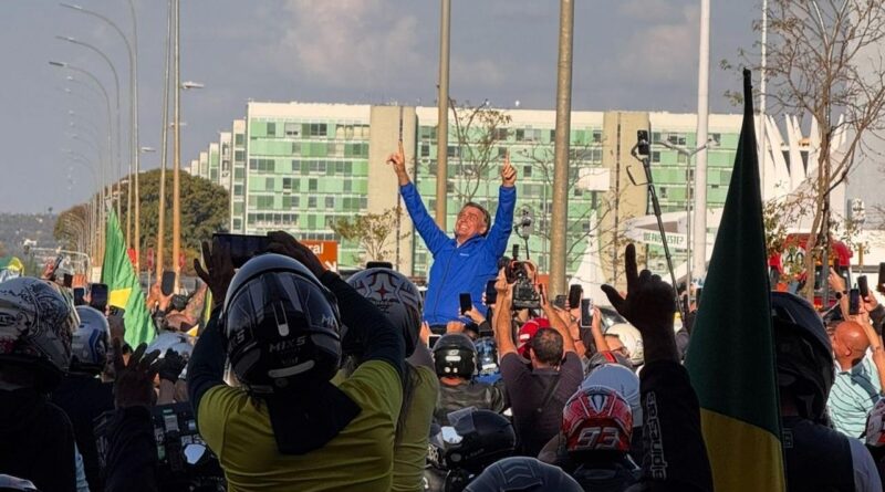 Motociata com Bolsonaro movimenta Brasília fora da programação oficial do Capital Moto Week