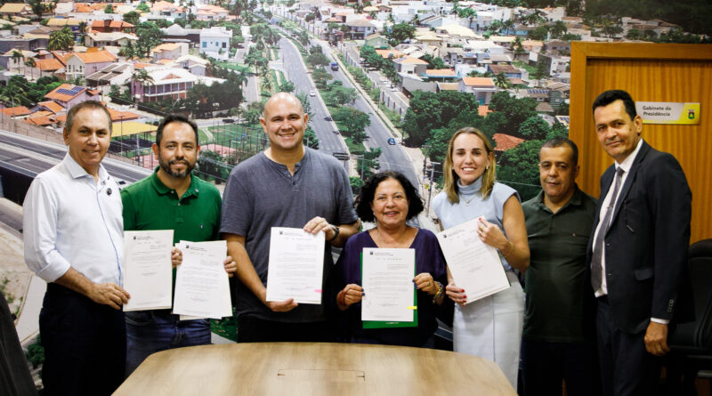 Prefeito sanciona nove leis de vereadores e reforça valorização do parlamento cuiabano