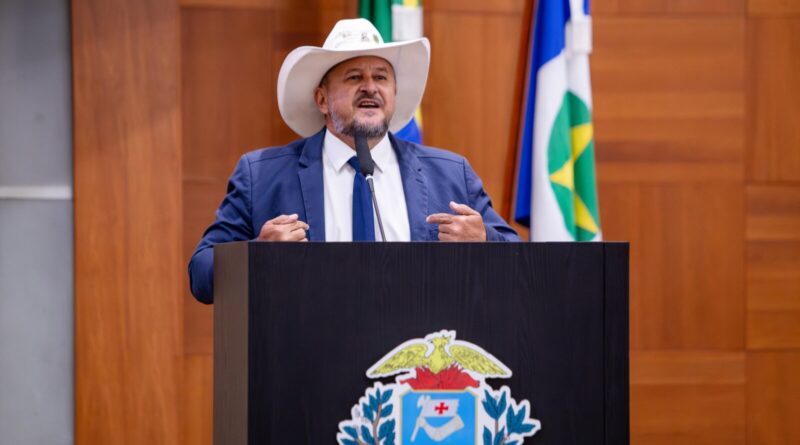 ALMT aprova moção de repúdio à reitora da UFMT por apoio ao MST