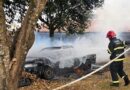 Corpo de Bombeiros controla fogo em veículo no centro da cidade