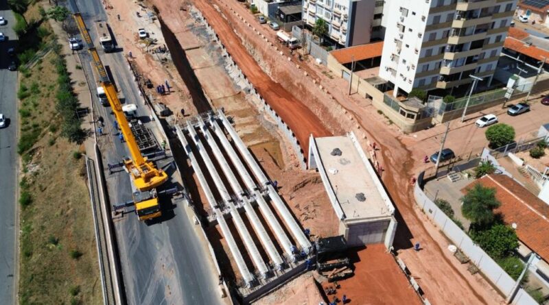 Sinfra conclui lançamento de vigas e trânsito é liberado na Miguel Sutil