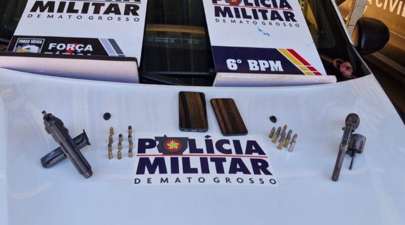 PM prende dois suspeitos por porte ilegal de arma de fogo e recupera moto furtada