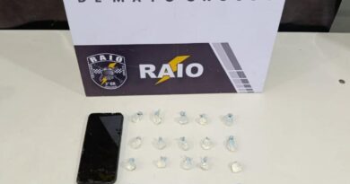 Mulher é presa pela Polícia Militar com 30 porções de cocaína em Várzea Grande