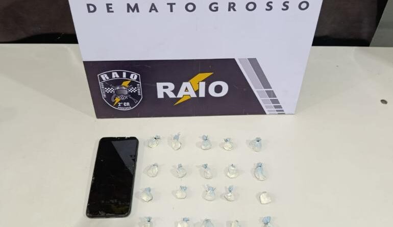 Mulher é presa pela Polícia Militar com 30 porções de cocaína em Várzea Grande
