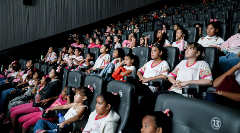 Simininas vivem dia especial com cinema e McDia Feliz em Cuiabá