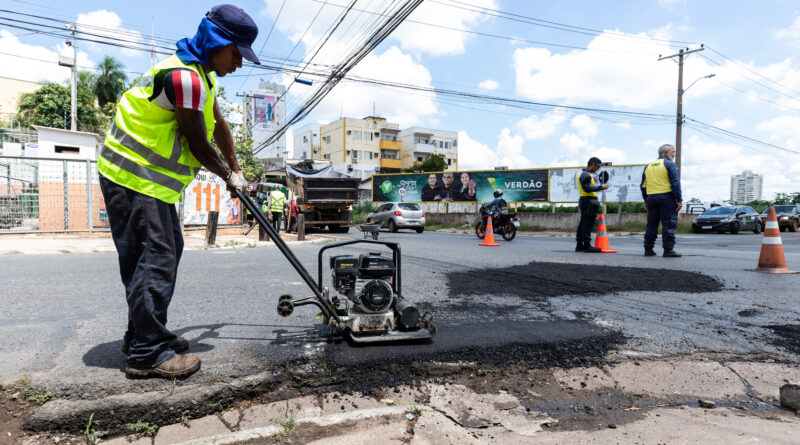 Prefeitura de Cuiabá intensifica operação tapa-buraco em oito bairros simultaneamente