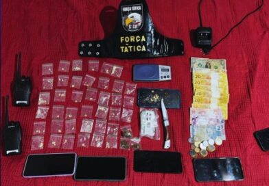 PM conduz cinco pessoas por tráfico de drogas e apreende 47 porções de entorpecentes
