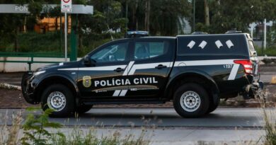 Polícia Civil prende homem em flagrante no momento em que agredia mulher em praça pública