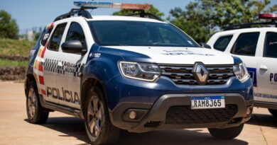 Polícia Militar prende homem suspeito de agredir e ameaçar a própria mãe de morte com uma faca