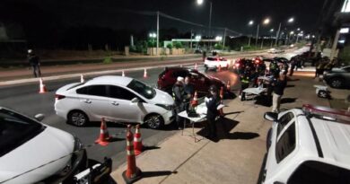 Operação Lei Seca prende dois motoristas por embriaguez e remove 34 veículos em Cuiabá