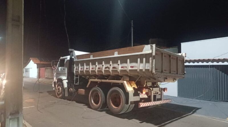 Polícia Militar prende homem e recupera caminhão furtado em Pontal do Araguaia Polícia Militar prende homem e recupera caminhão furtado em Pontal do Araguaia