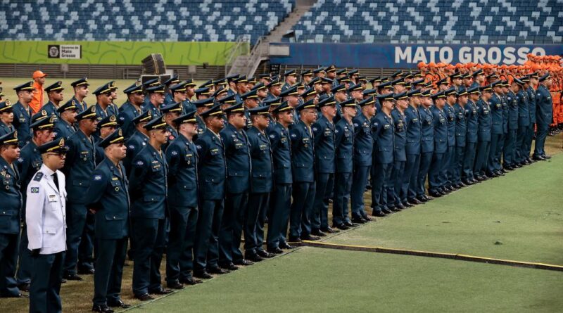 Governo de MT oficializa promoção de 513 militares, entrega viaturas e anuncia novo Comando Geral do Corpo de Bombeiros Governo de MT oficializa promoção de 513 militares, entrega viaturas e anuncia novo Comando Geral do Corpo de Bombeiros