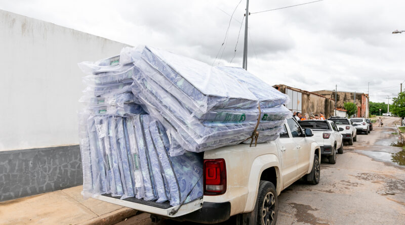 Famílias atingidas pelas fortes chuvas recebem apoio da Prefeitura de Cuiabá