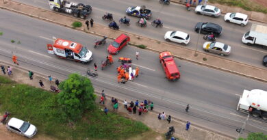 Mulher morre após acidente entre moto e caminhão na Avenida Fernando Corrêa, em Cuiabá