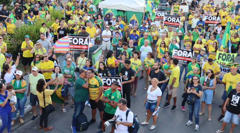 Movimento “Acorda Brasil” reúne lideranças e apoiadores na Praça 8 de Abril, em Cuiabá Veja vídeo