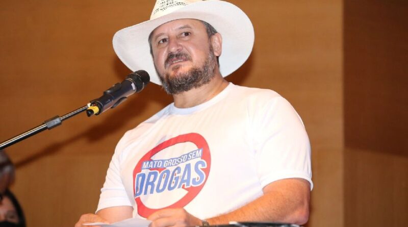 Projeto de Cattani que cria multa para consumo de drogas em locais públicos é aprovado na ALMT