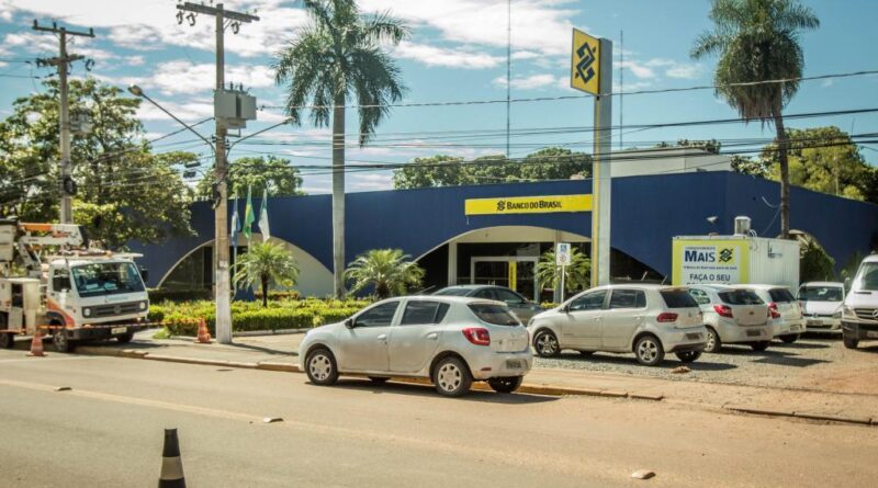 Governo de Mato Grosso paga salários dos servidores nesta segunda-feira (29)
