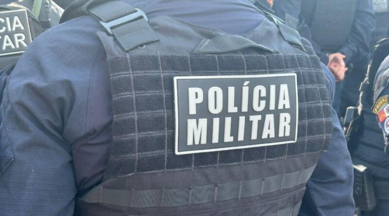Mulher é presa pela Polícia Militar após esfaquear o próprio irmão em Peixoto de Azevedo